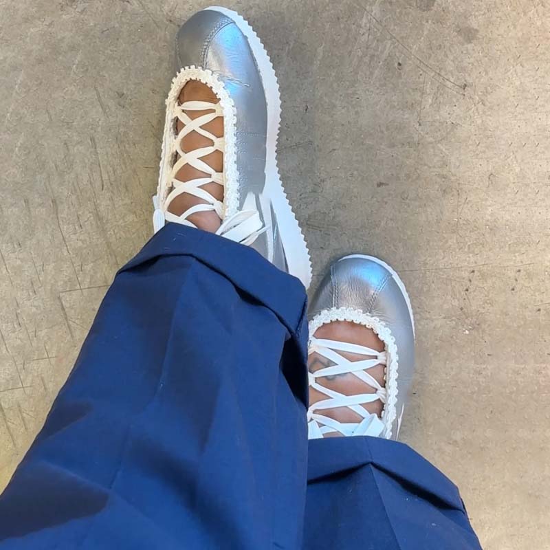 Round Head Running Tape Tether Sneaker
