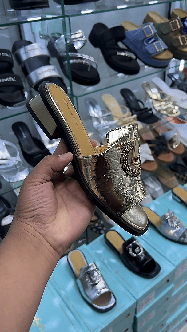 Stylish shiny patent leather block heel slides