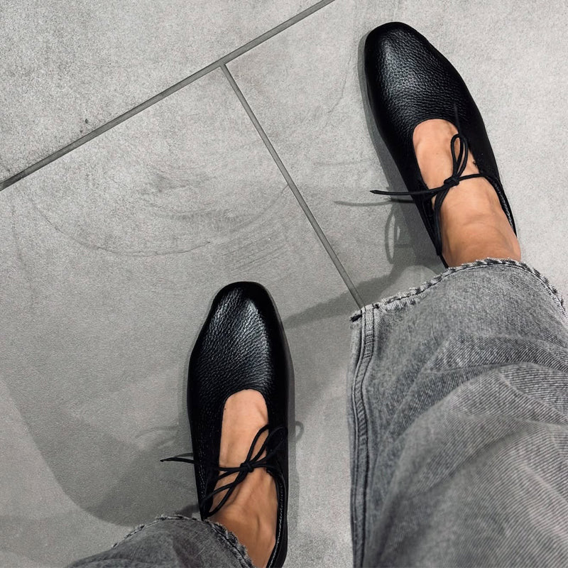 Soft Leather Flat Lace-Up Cutout Round-toe Shoes