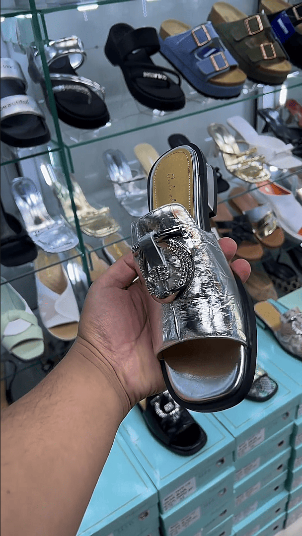 Stylish shiny patent leather block heel slides