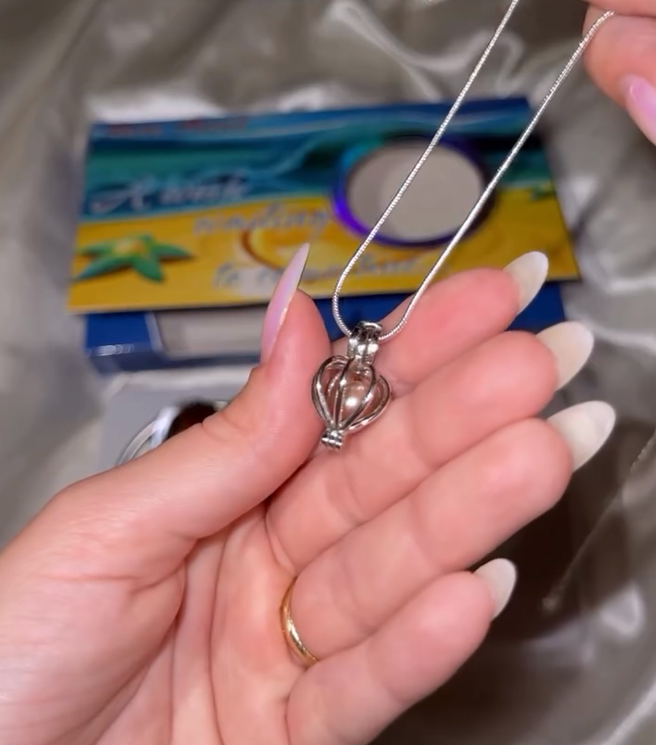 Pearl oyster pendant blind box