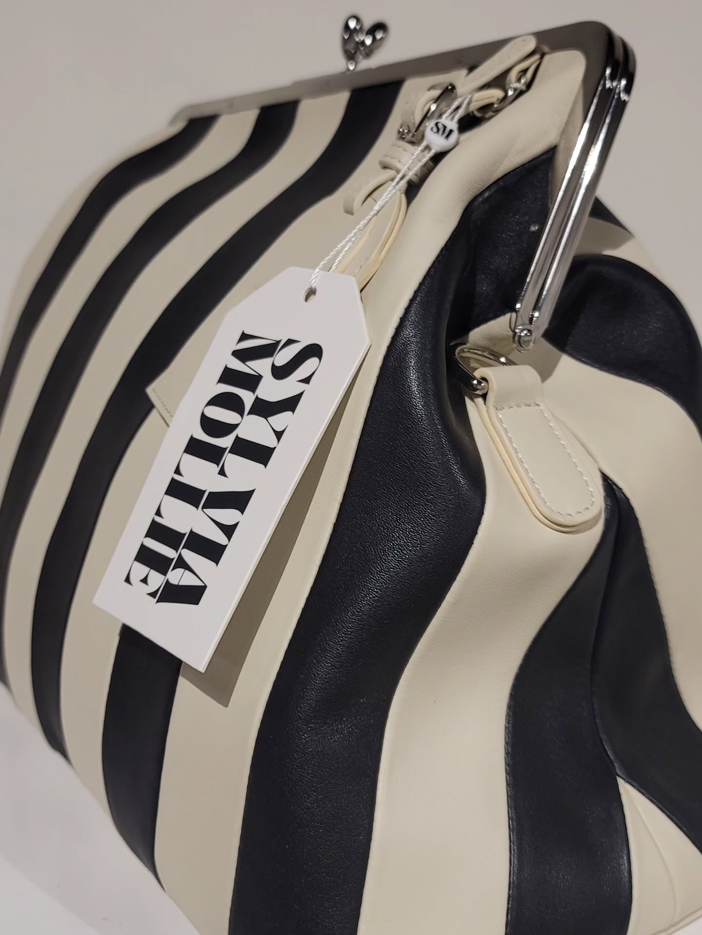 Embossed Premium Leather Kisslock Bag