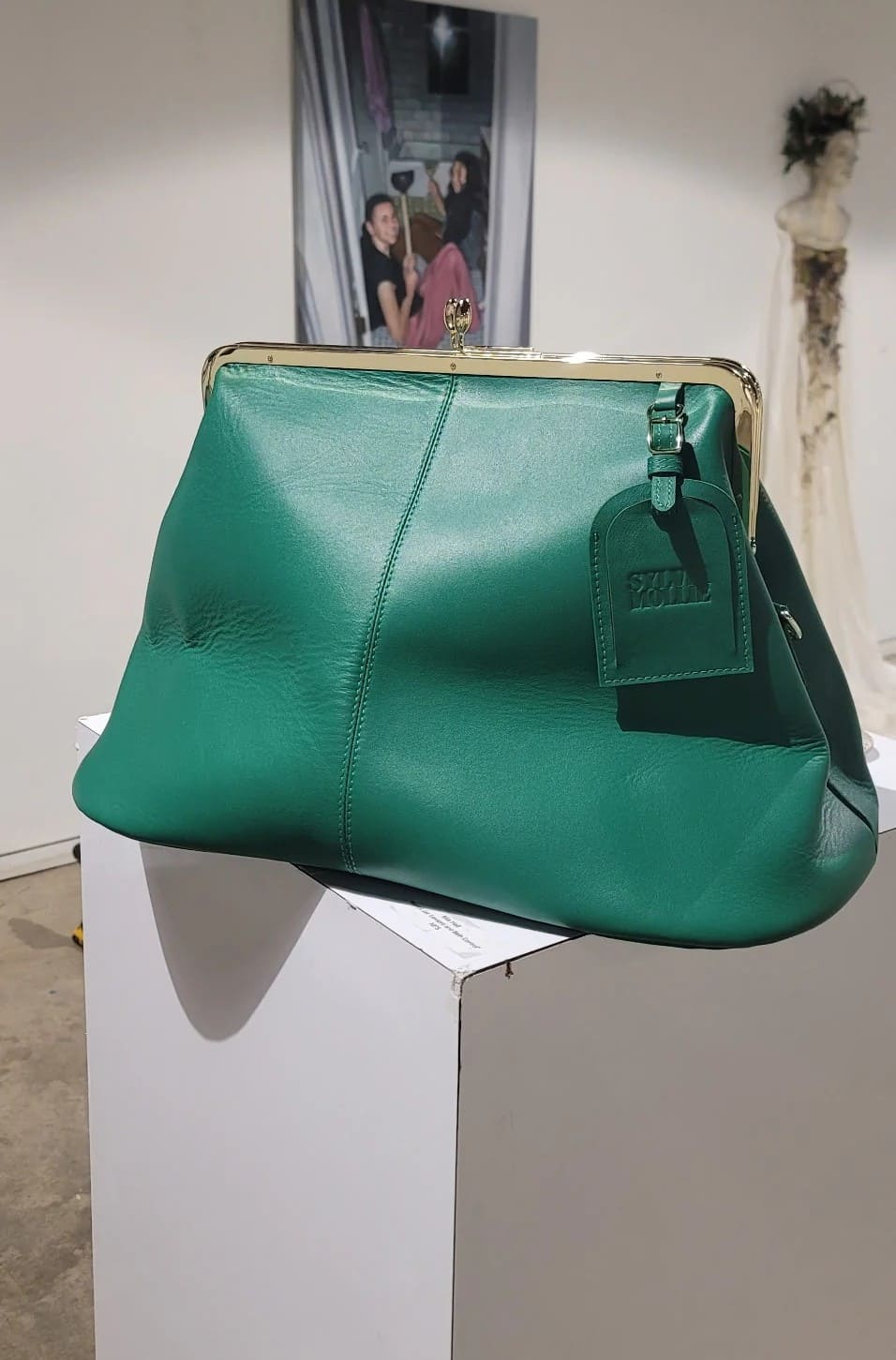 Genuine cowhide leather kiss lock vintage clutch handbag