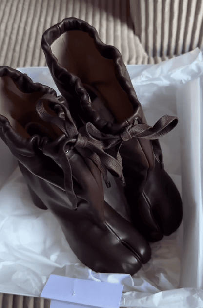 Drawstring Split-Toe Boots